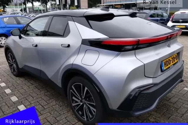 Toyota C-HR (2025) thumbnail 3