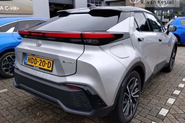 Toyota C-HR (2025) thumbnail 4