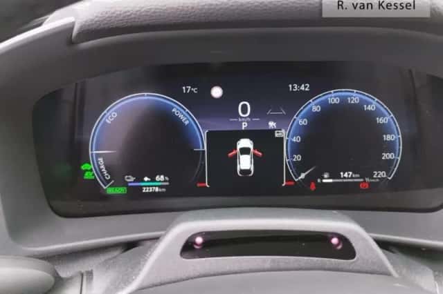 Toyota C-HR (2025) thumbnail 6
