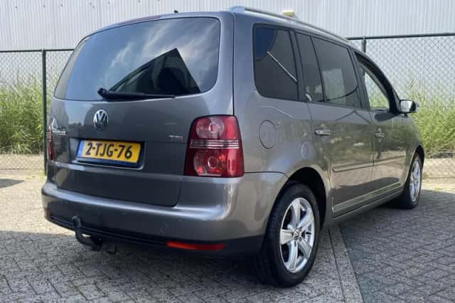 Volkswagen Touran (2009) thumbnail 4