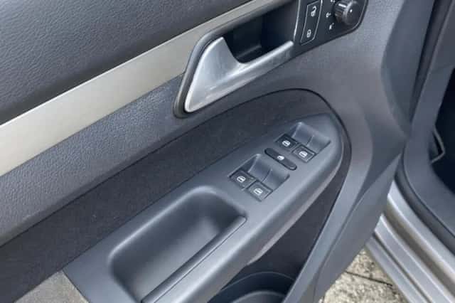 Volkswagen Touran (2009) thumbnail 6