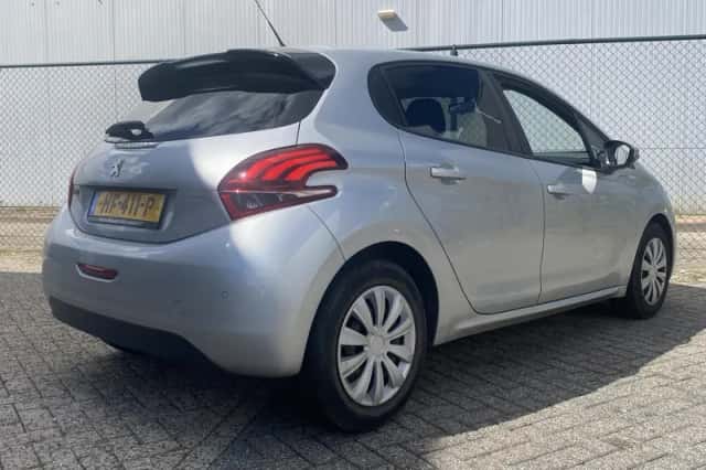 Peugeot 208 (2015) thumbnail 4