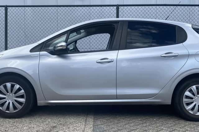 Peugeot 208 (2015) thumbnail 6