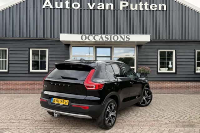 Volvo XC40 (2021) thumbnail 4