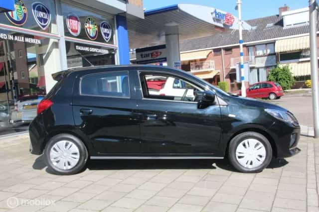 Mitsubishi Space Star (2021) thumbnail 3