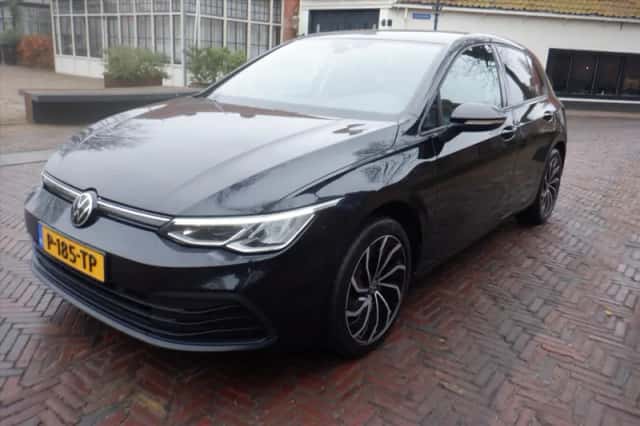 Volkswagen Golf (2022) thumbnail 5