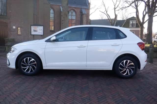 Volkswagen Polo (2023) thumbnail 2