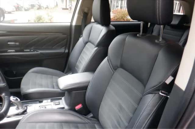 Mitsubishi Outlander (2019) thumbnail 3