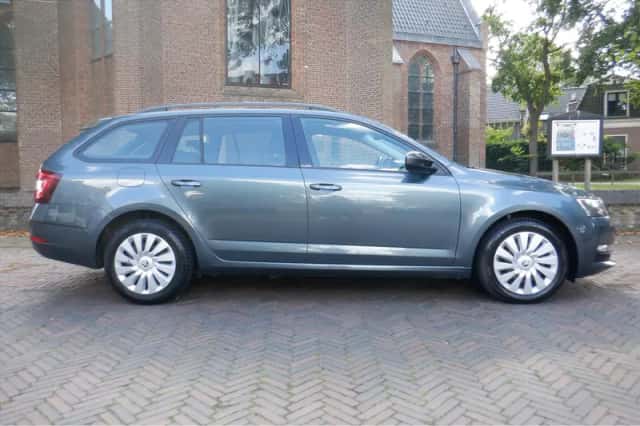 Škoda Octavia (2019) thumbnail 1
