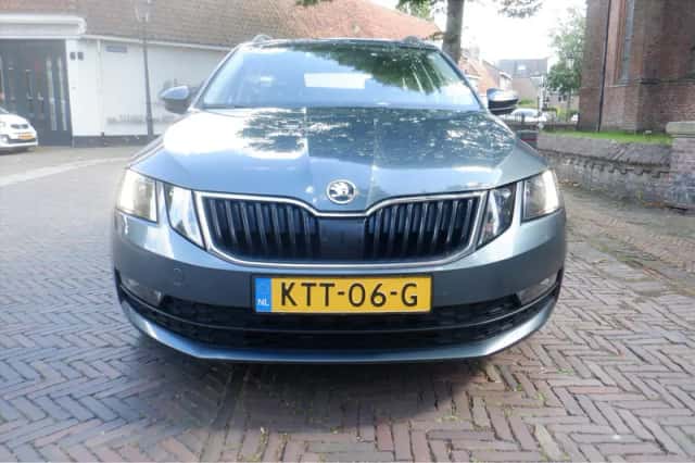 Škoda Octavia (2019) thumbnail 2