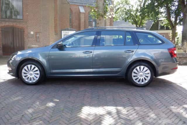 Škoda Octavia (2019) thumbnail 4
