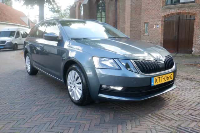 Škoda Octavia (2019) thumbnail 5