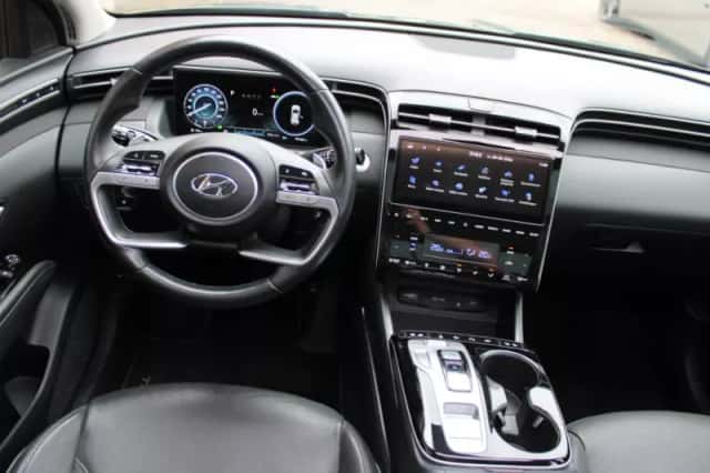 Hyundai Tucson (2022) thumbnail 2