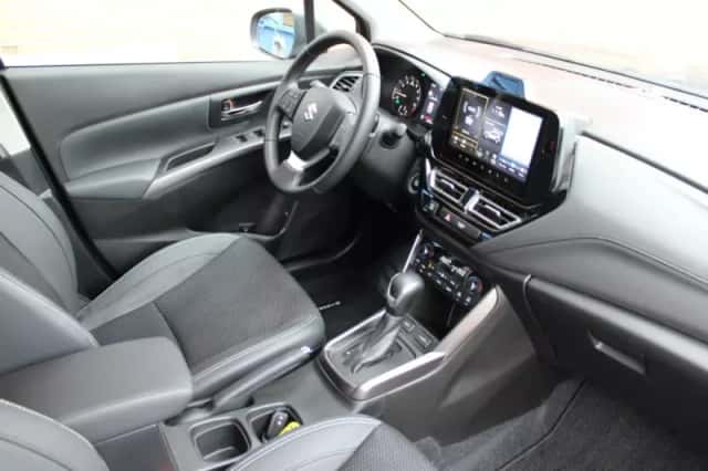 Suzuki S-Cross (2025) thumbnail 4