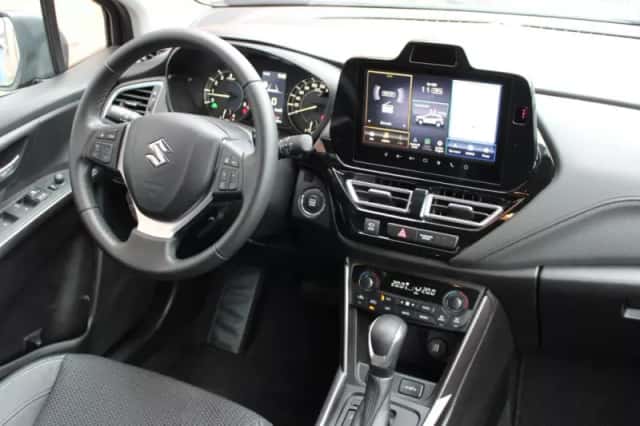 Suzuki S-Cross (2025) thumbnail 6