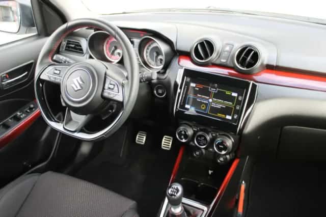 Suzuki Swift (2023) thumbnail 2