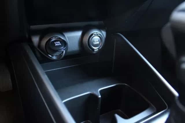 Suzuki Swift (2022) thumbnail 5