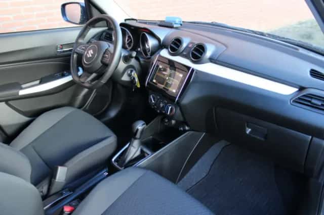 Suzuki Swift (2022) thumbnail 6