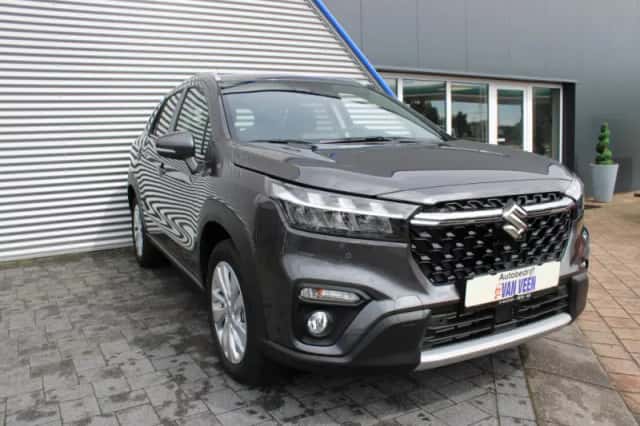 Suzuki S-Cross (2023) thumbnail 3
