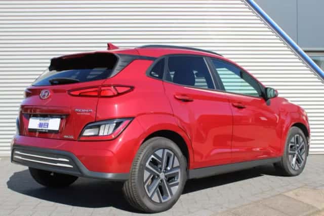 Hyundai Kona (2022) thumbnail 2