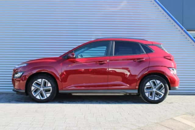 Hyundai Kona (2022) thumbnail 3