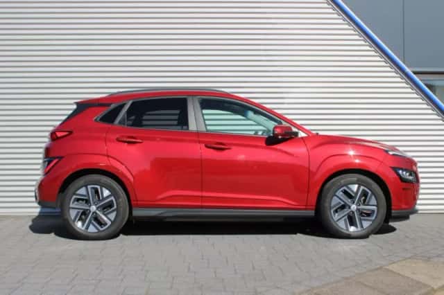Hyundai Kona (2022) thumbnail 4