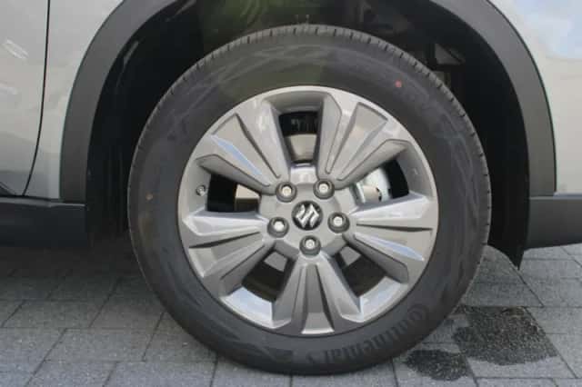 Suzuki Vitara (2023) thumbnail 4