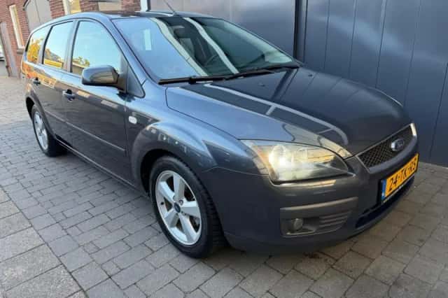 Ford Focus (2006) thumbnail 3