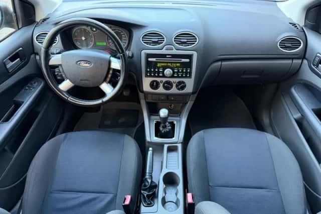 Ford Focus (2006) thumbnail 5