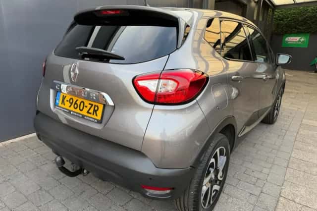 Renault Captur (2016) thumbnail 3