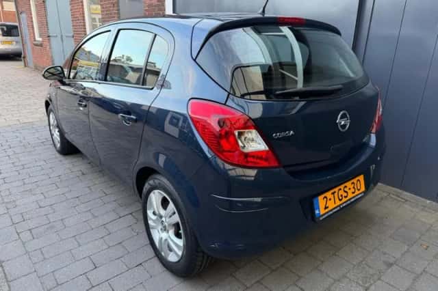 Opel Corsa (2014) thumbnail 2