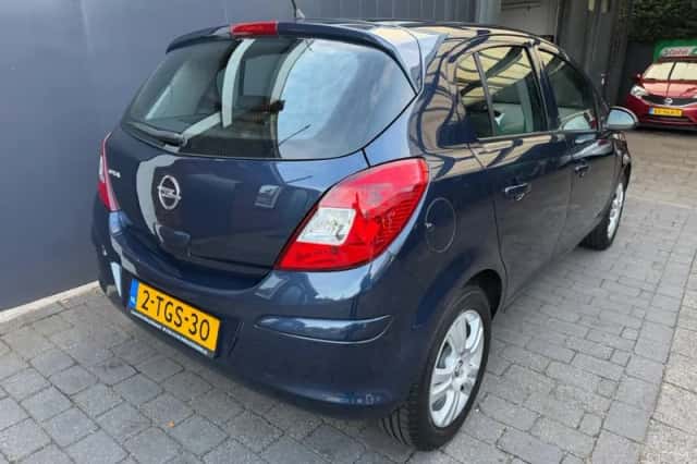 Opel Corsa (2014) thumbnail 4