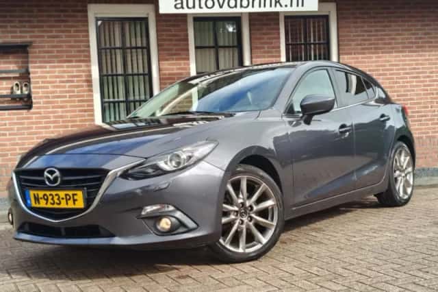 Mazda 3 (2017) thumbnail 1