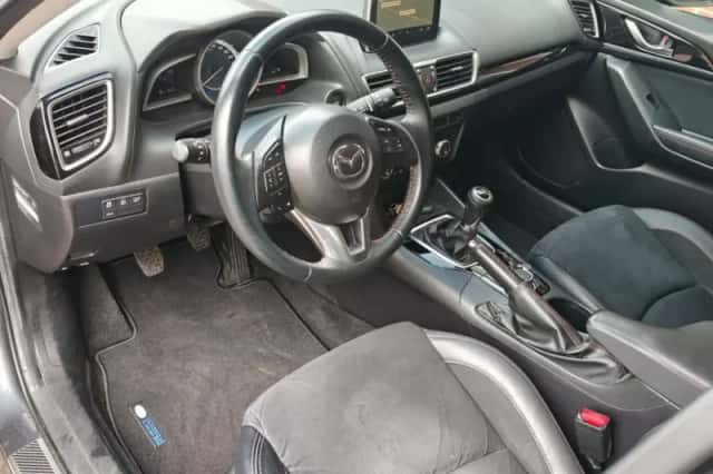 Mazda 3 (2017) thumbnail 3