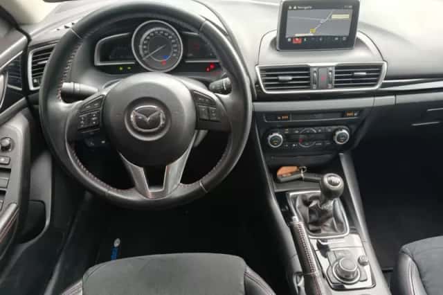 Mazda 3 (2017) thumbnail 5