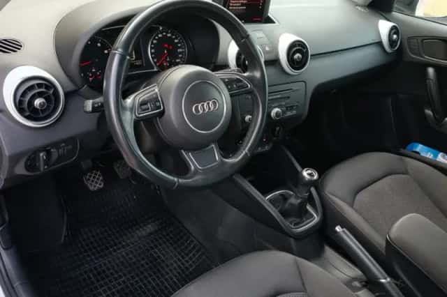 Audi A1 (2015) thumbnail 3