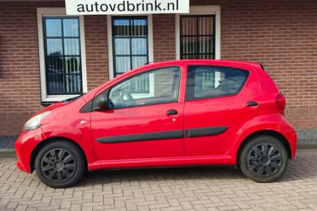 Toyota Aygo (2007) thumbnail 2