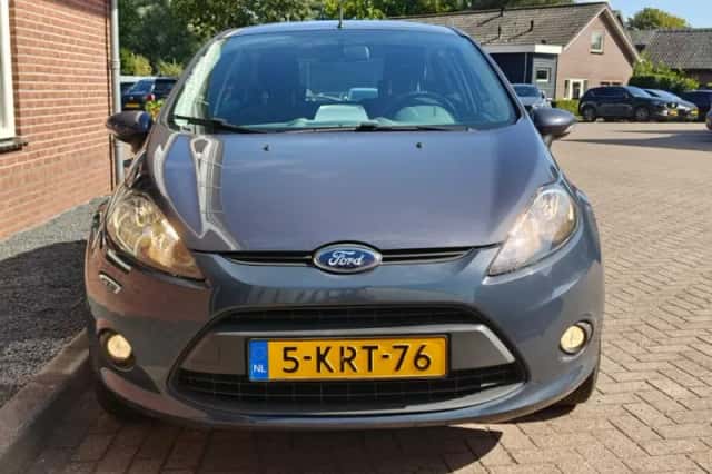 Ford Fiesta (2011) thumbnail 4