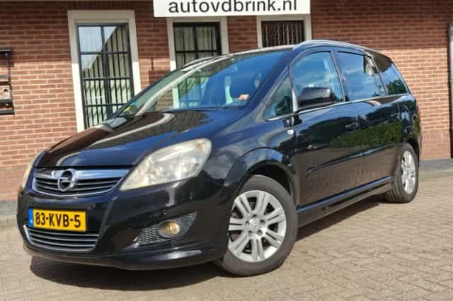Opel Zafira (2010) thumbnail 1