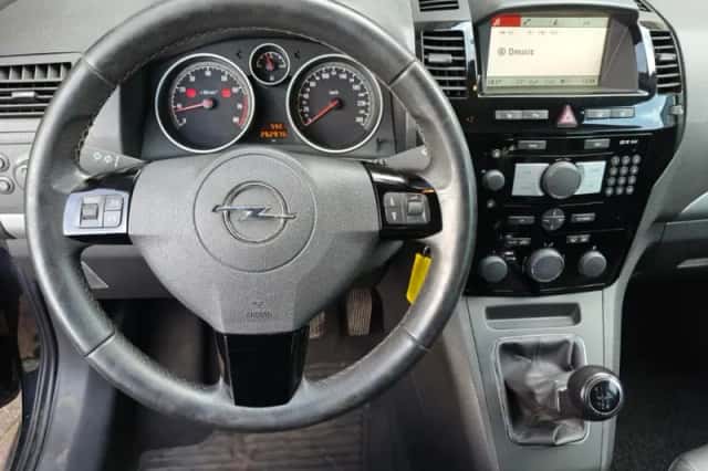 Opel Zafira (2010) thumbnail 5
