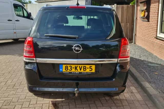 Opel Zafira (2010) thumbnail 6