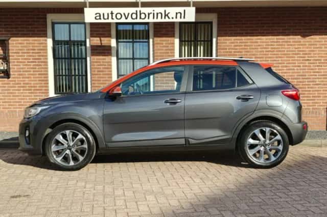 Kia Stonic (2019) thumbnail 2