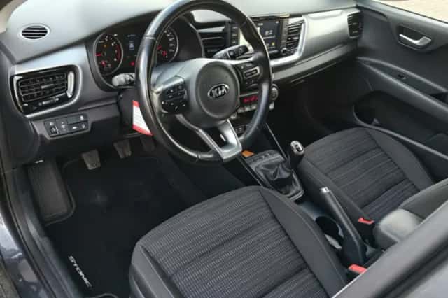 Kia Stonic (2019) thumbnail 3