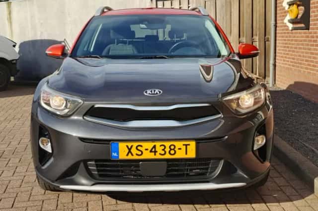 Kia Stonic (2019) thumbnail 4