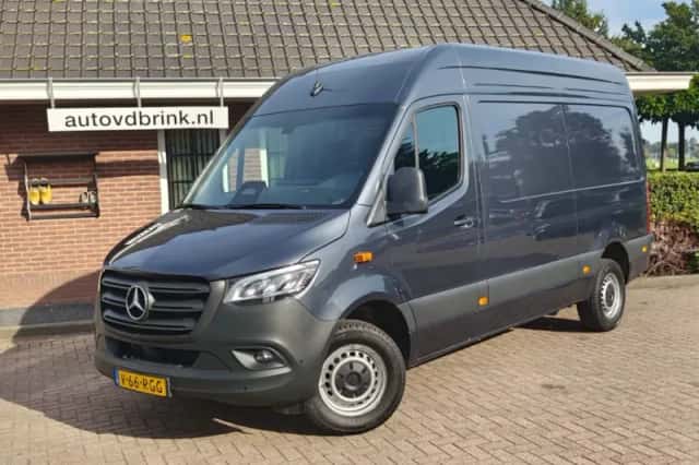 Mercedes-Benz Sprinter (2024) thumbnail 1