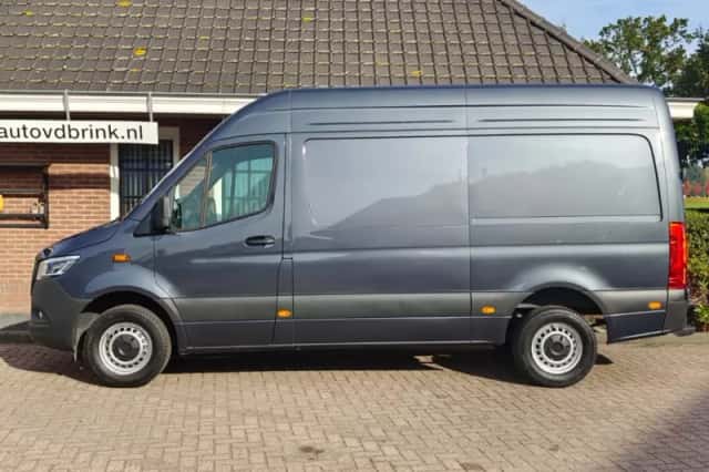 Mercedes-Benz Sprinter (2024) thumbnail 2