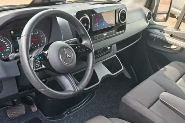 Mercedes-Benz Sprinter (2024) thumbnail 4