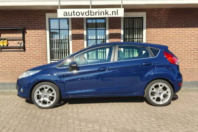 Ford Fiesta (2012) thumbnail 2