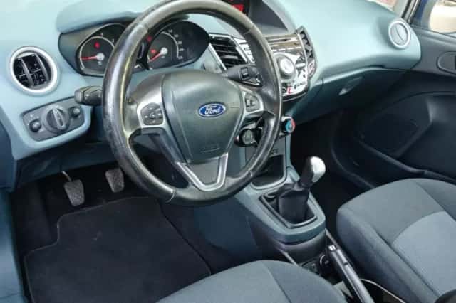 Ford Fiesta (2012) thumbnail 3