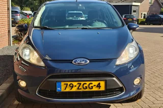 Ford Fiesta (2012) thumbnail 4